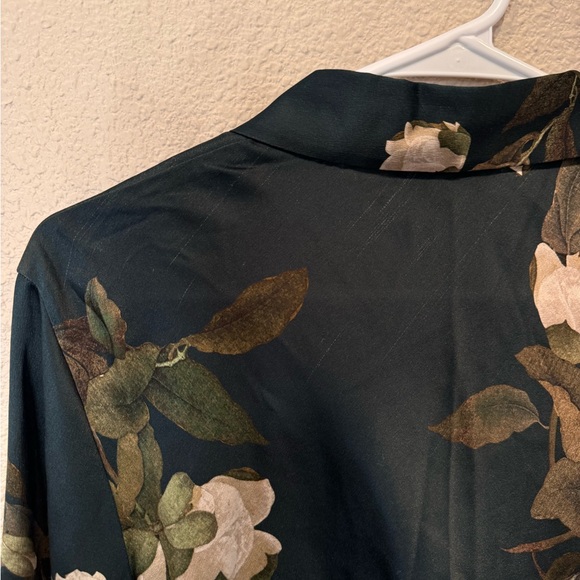 $495 Vince Floral Camellia Branch silk satin shirt blue white workwear Revolve - Picture 12 of 15